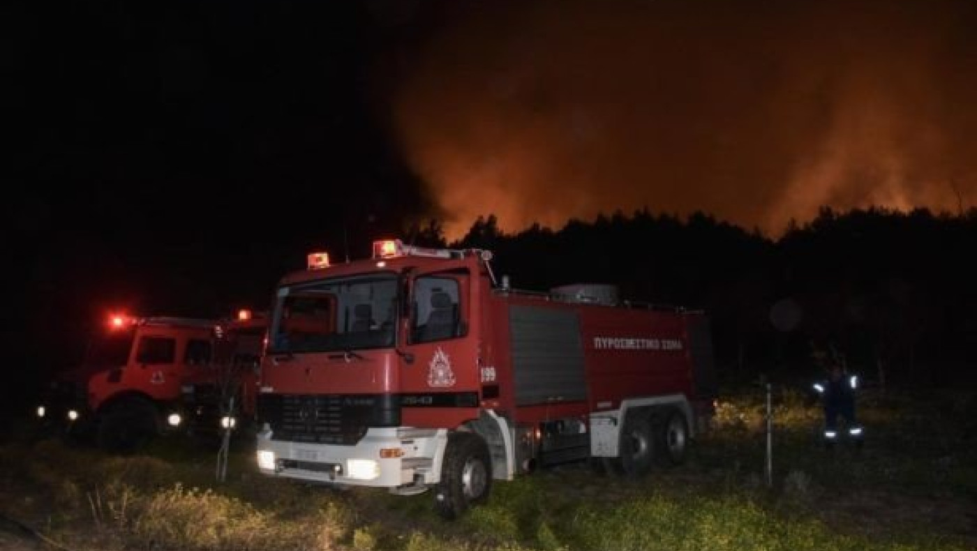 Φωτιά στο Άγιον Όρος - Επιχειρούν επτά εναέρια μέσα και 100 πυροσβέστες