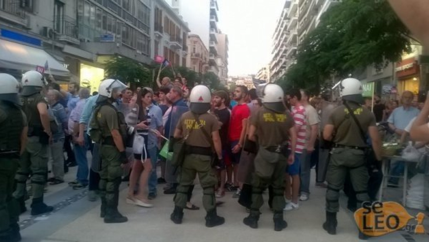 Αντεγκλήσεις ανάμεσα σε υποστηρικτές του «ΝΑΙ» και του «ΟΧΙ»  (VIDEO)