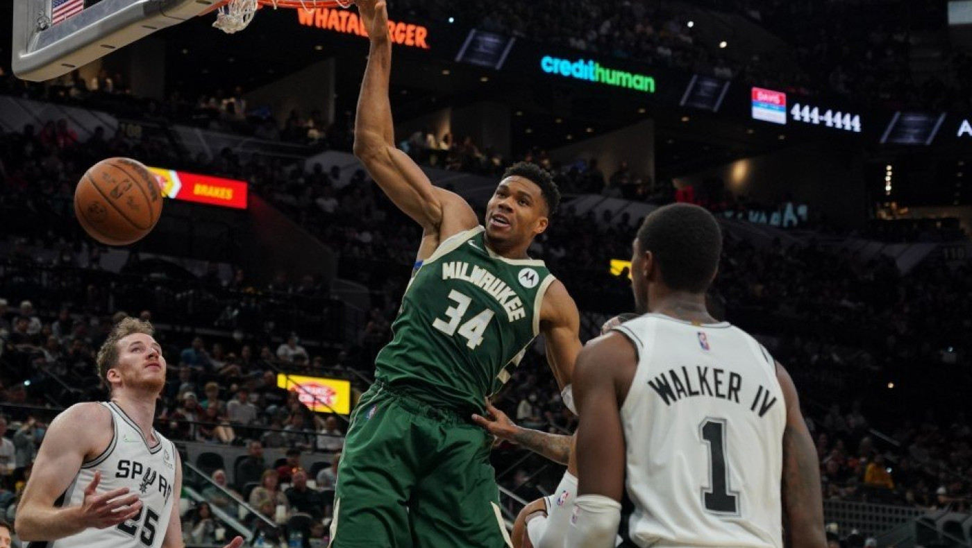 Απώλεσαν το αήττητο οι Τζαζ, ήττα για τους Μπακς