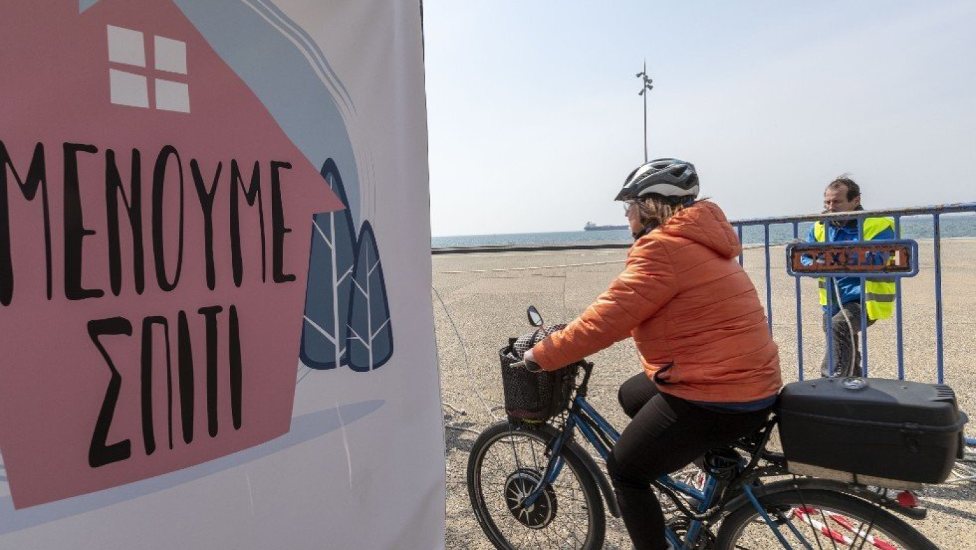 «Ανάσα» στα κρούσματα - Ανησυχία για θανάτους και διασωληνομένους