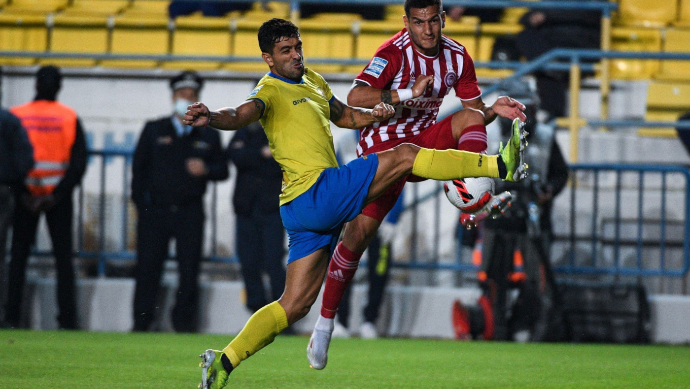 Με...δώρο-πέναλτι πέρασε από το Αγρίνιο ο Ολυμπιακός