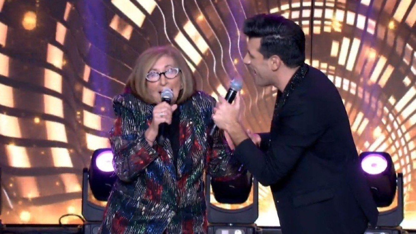 «Λύγισαν» οι κριτές, ο Θοδωρής Φέρρης τραγούδησε με τη μητέρα του στο J2US