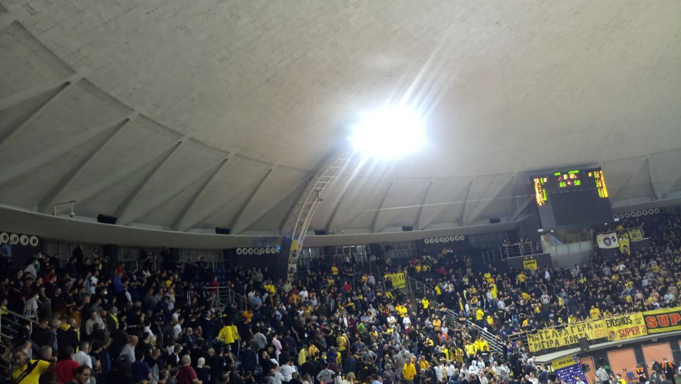 Έχασε τις αισθήσεις του φίλαθλος στο Άρης-Ηρακλής