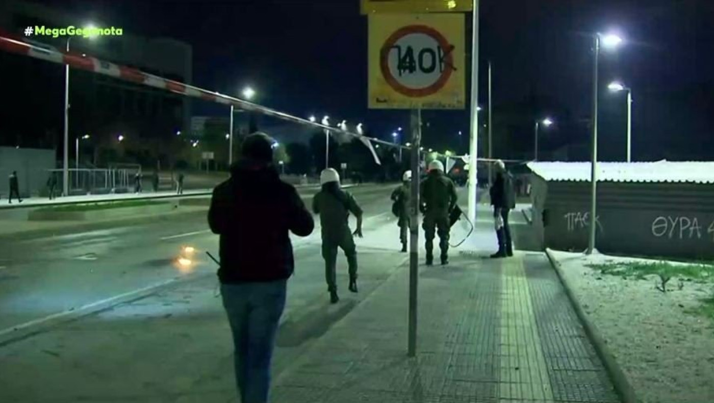 Θεσσαλονίκη: Έπεσαν μολότοφ στην πορεία και… πετροπόλεμος