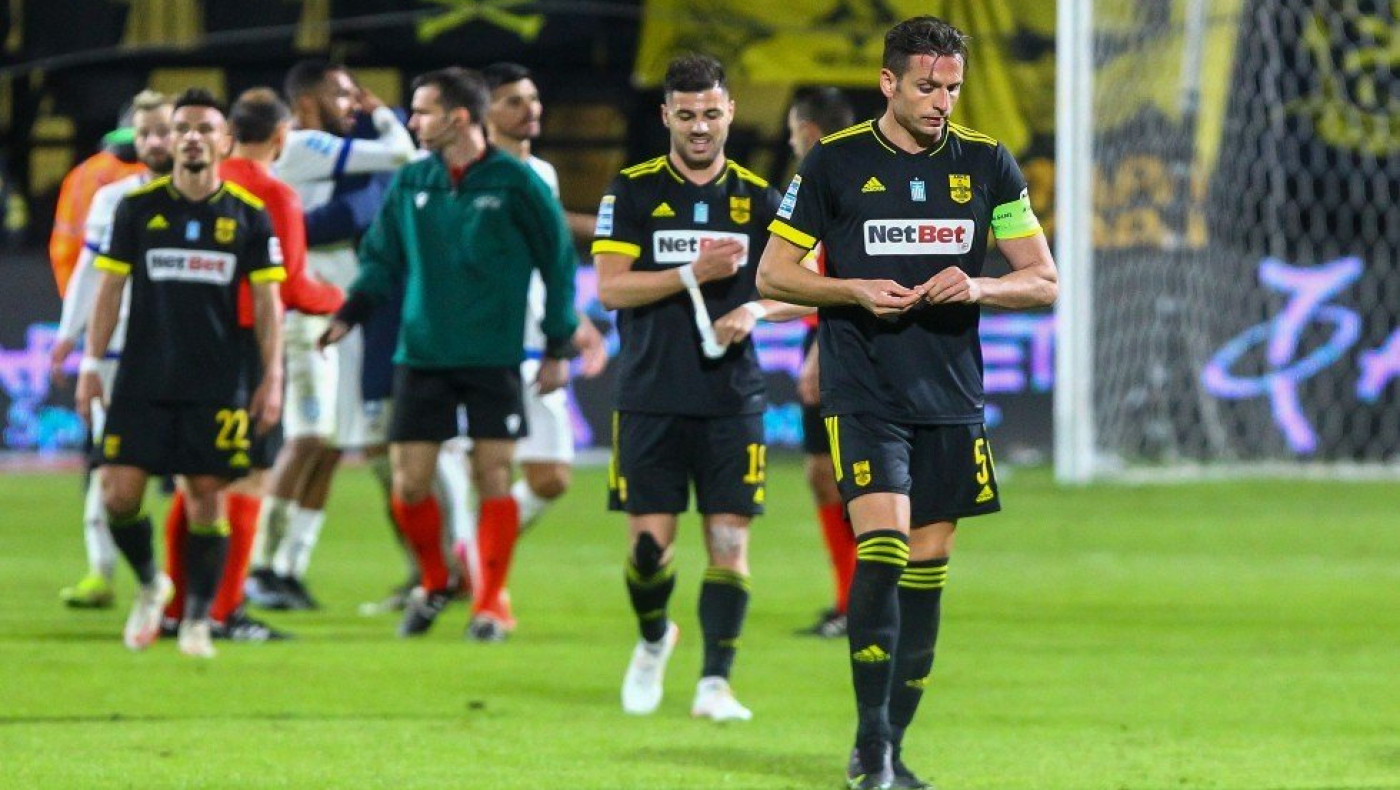 Δεληζήσης: «Είναι ένα βράδυ ντροπής, η ήττα βαραίνει εμάς τους ποδοσφαιριστές»