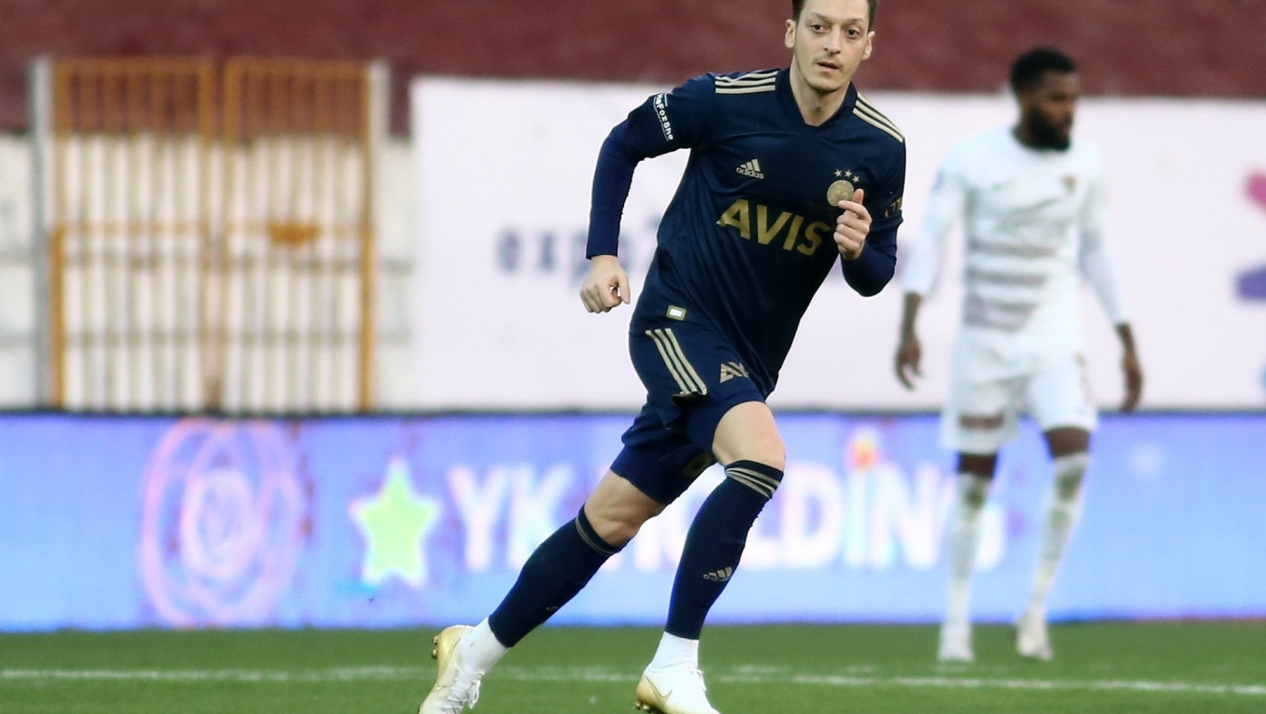 Οζίλ: «Να αφήσουμε άφωνο τον Μαρινάκη»