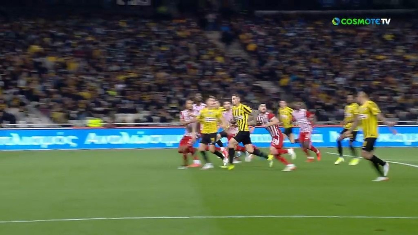 ΑΕΚ: «Ο Μασούρας έσπρωξε τον Βράνιες μέσα στην περιοχή πριν το 2-1»