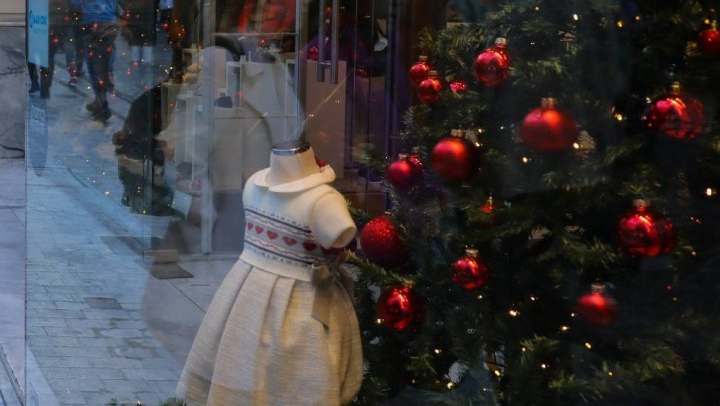 Εορταστικό ωράριο Χριστουγέννων: Πότε ξεκινάει, τι ώρες θα είναι ανοιχτά τα μαγαζιά