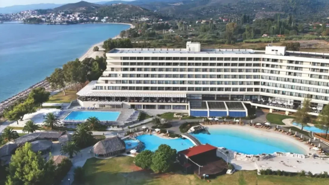 Χαλκιδική-Πόρτο Καρράς: Θέσεις εργασίας ανοίγουν στο πολυτελές ξενοδοχείο του Ιβάν Σαββίδη