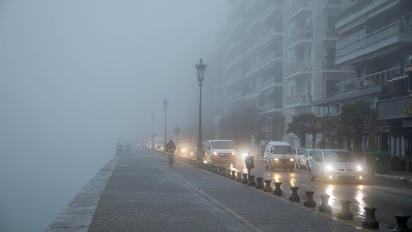 Απίστευτη νεροποντή στη Θεσσαλονίκη: Απροσπέλαστοι οι δρόμοι από το κέντρο προς τα δυτικά