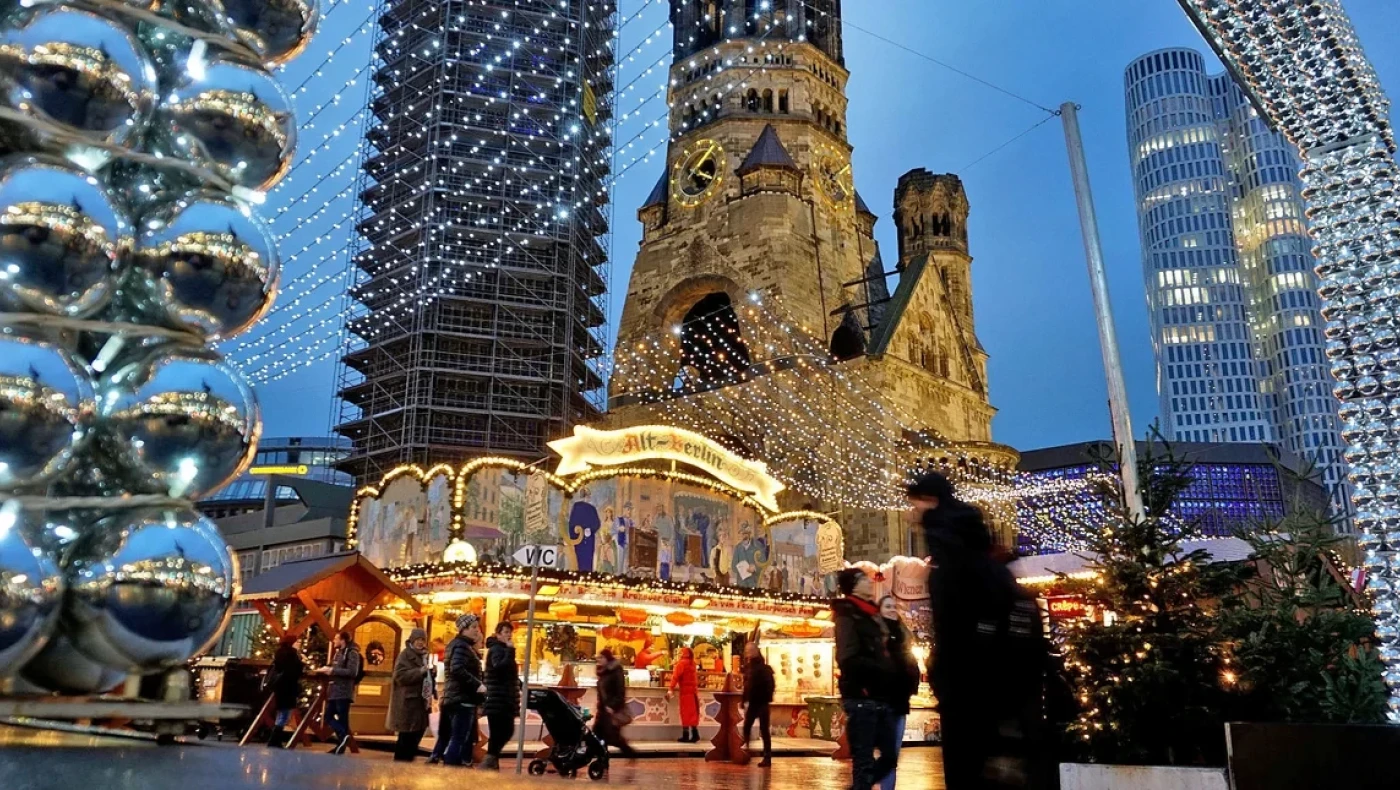 Σαρώνει ο κορωνοϊός την Ευρώπη, «κλείνουν» η μία χώρα μετά την άλλη