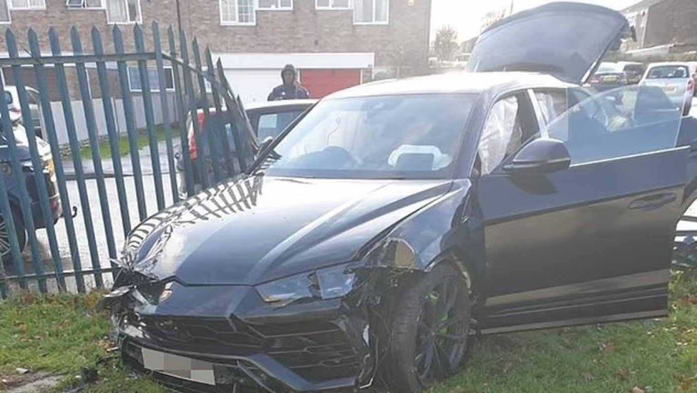 Άστον Βίλα: Τράκαρε με την Λαμποργκίνι σε είσοδο σχολείου ο Κόρτνεϊ Χάουζε