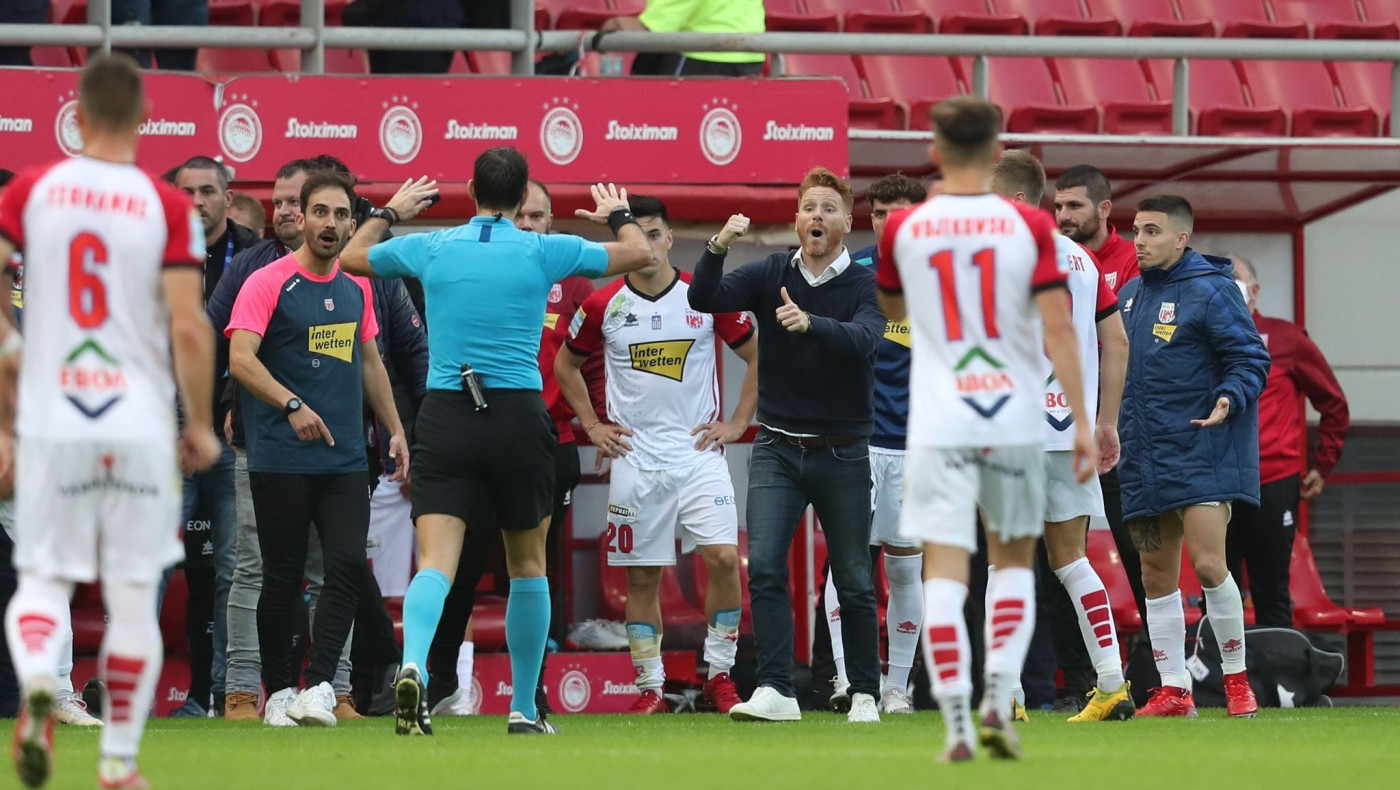 Οργή Αμπασκάλ, ήθελε να πάρει την ομάδα και να φύγει