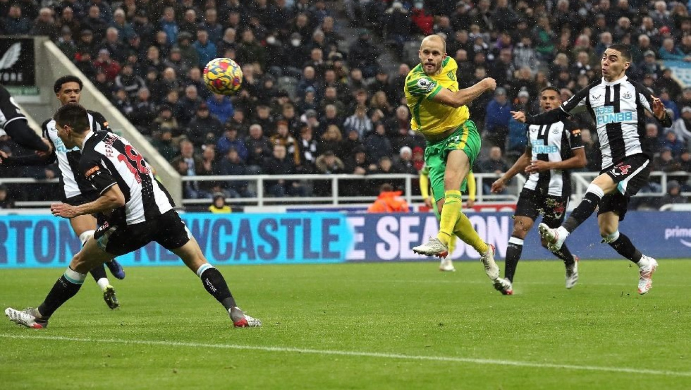 Πήρε βαθμό η Νόριτς με βασικό Τζόλη και ασίστ του Γιαννούλη