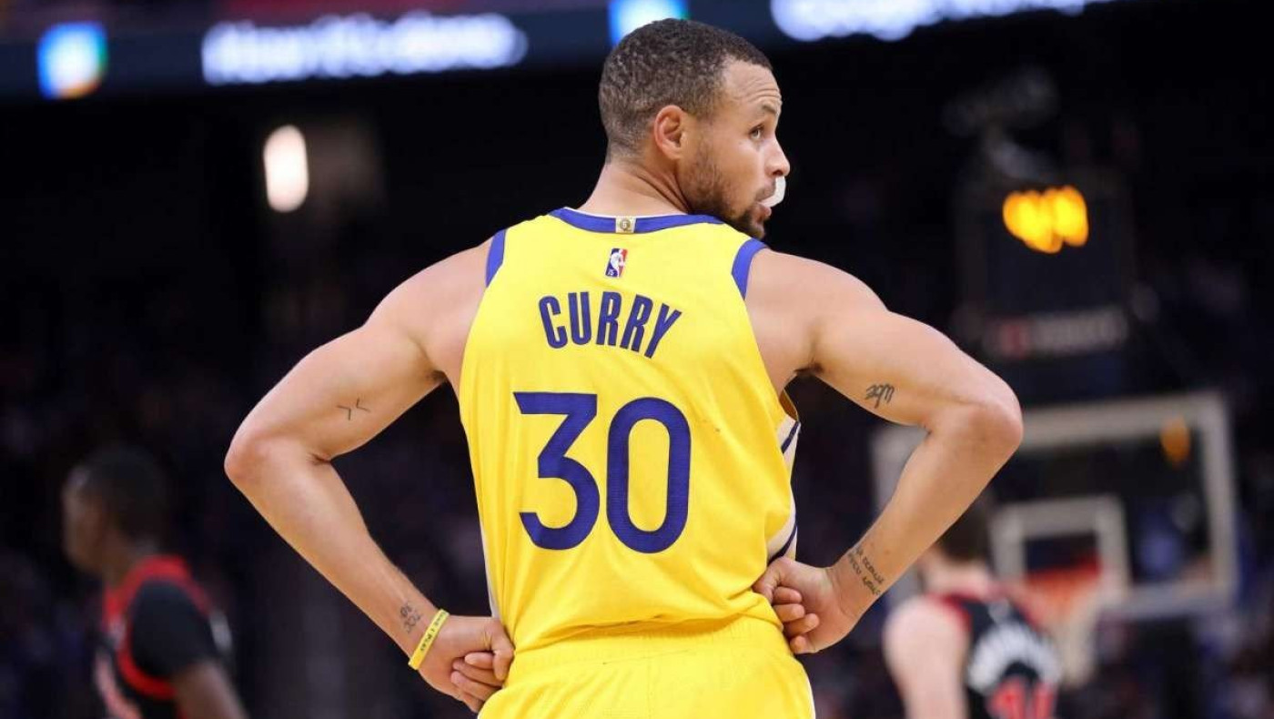 Ο Στεφ Κάρι ξεπέρασε τον ίδιο του τον εαυτό με 100 τρίποντα σε 19 ματς