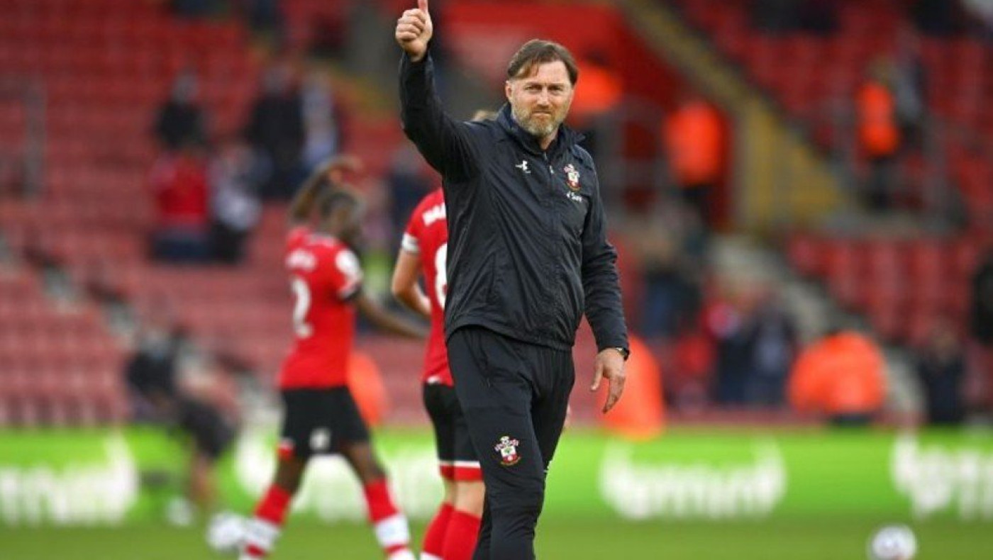 Ραλφ Χάζενχιτλ: Μεγάλο το ποσοστό ανεμβολίαστων στην Premier League!