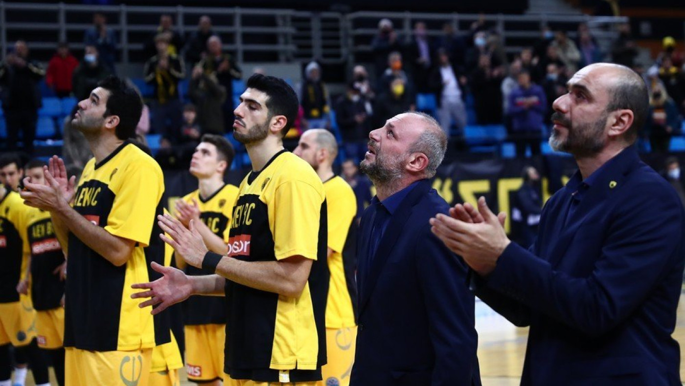 Δάκρυα από Ανγκόλα και Μαυροειδή στο τελετουργικό για τον Γέλοβατς