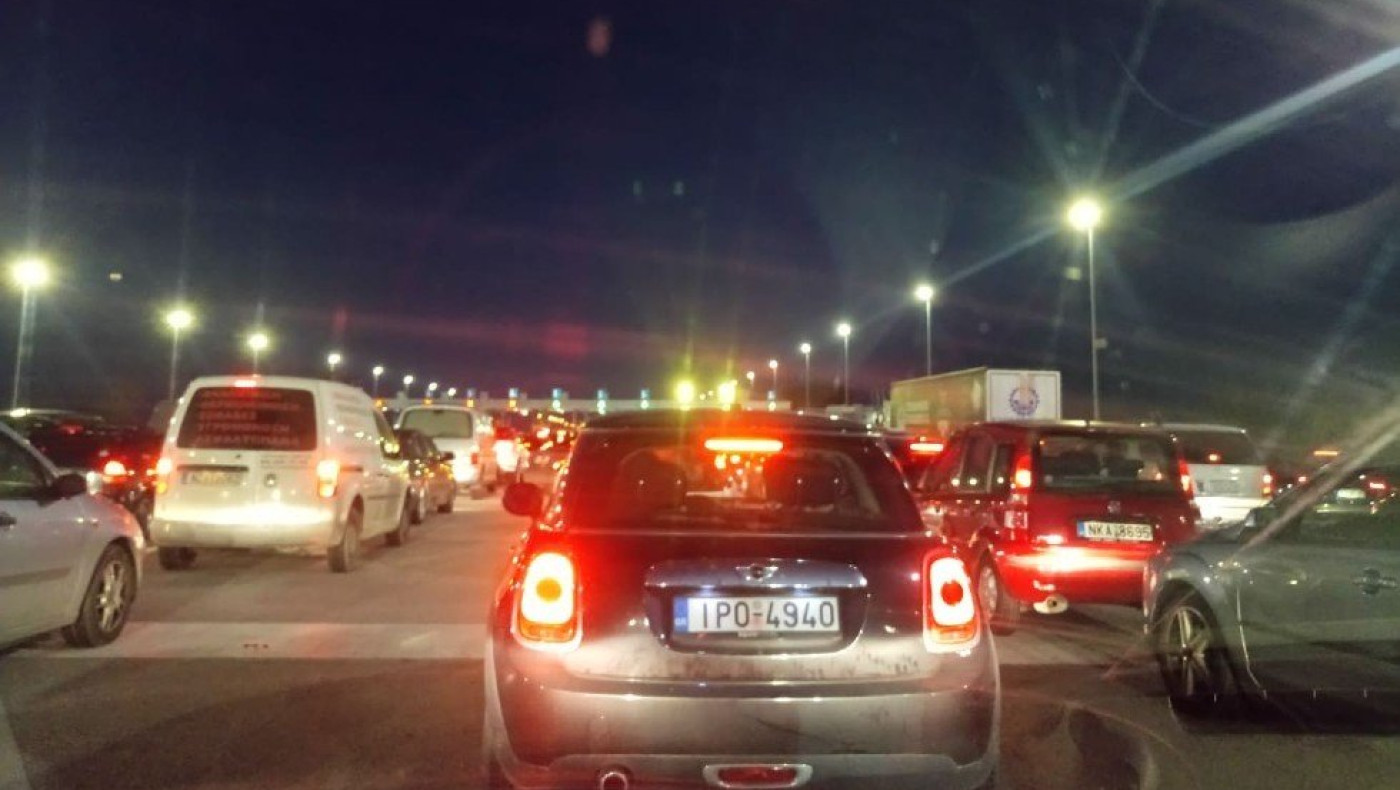 Τεράστιες ουρές στα διόδια των Μαλγάρων