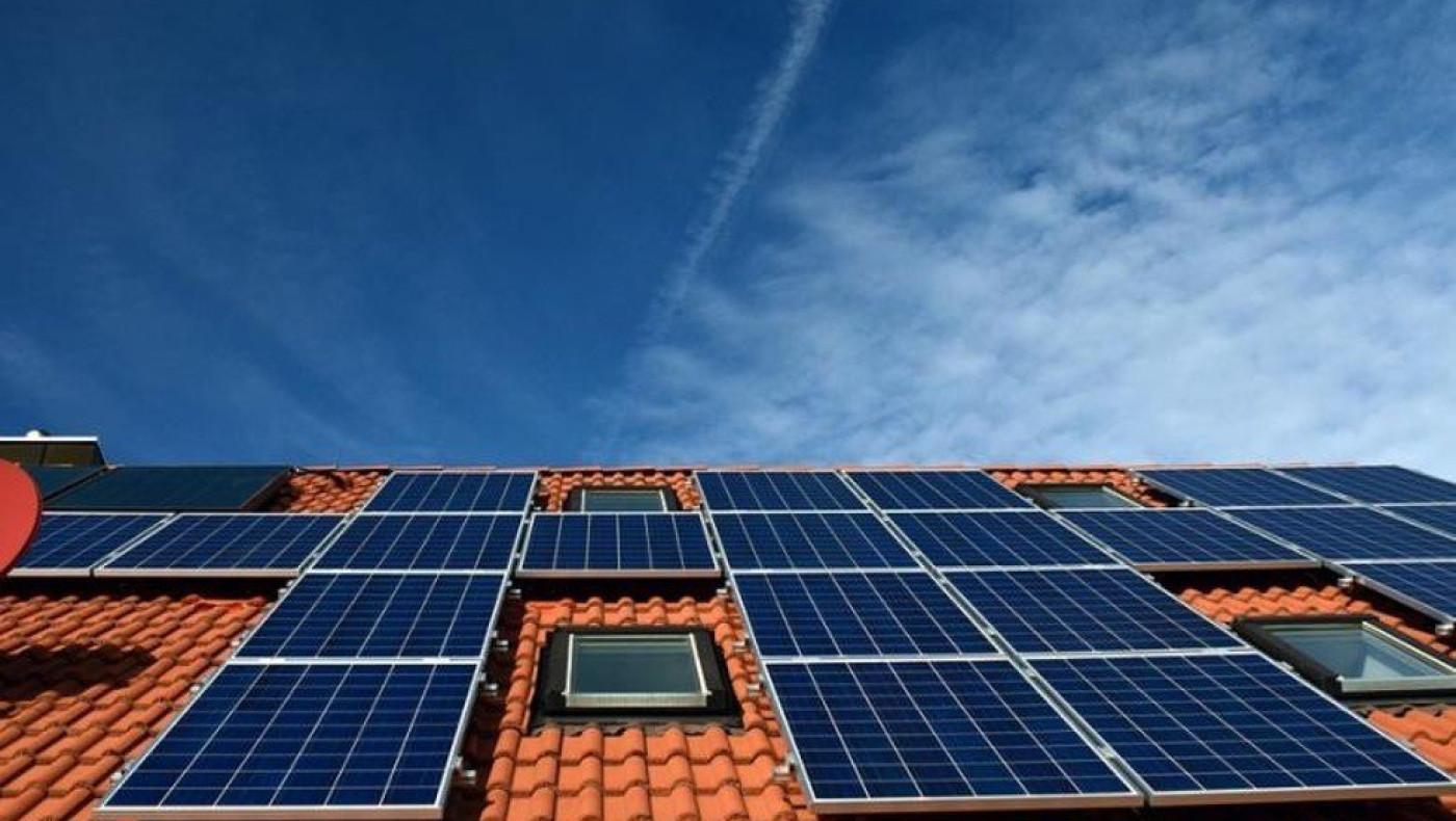 Φωτοβολταϊκά στη στέγη: Πόσες αιτήσεις έχουν υποβληθεί και πόσες εγκρίθηκαν - Τα ποσά