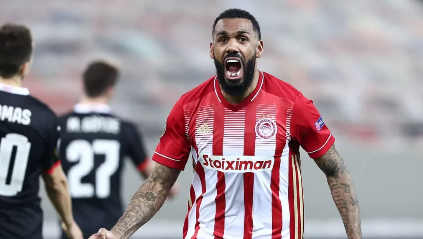 Αντίδραση Ολυμπιακού για τον Εμβιλά: «Πείτε όχι στον ρατσισμό»