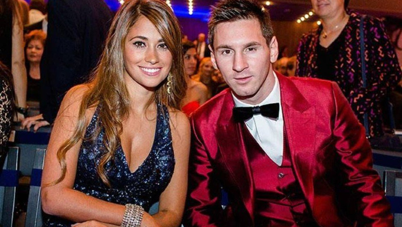 Η Αντονέλα κάνει το... αστέρι στο δέντρο του Μέσι!