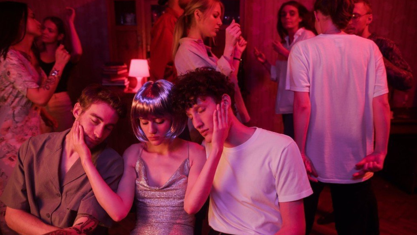 Σεξουαλικό όργιο 70 ατόμων ανακαλύφθηκε από την αστυνομία από λάθος!