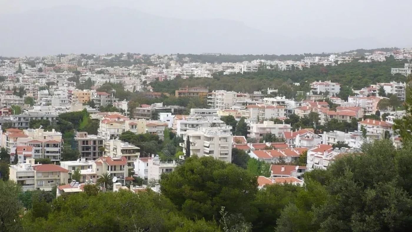 Βίλες, σπίτια και οικόπεδα «φιλέτα»: Το τριήμερο των... μεγάλων «σφυριών»