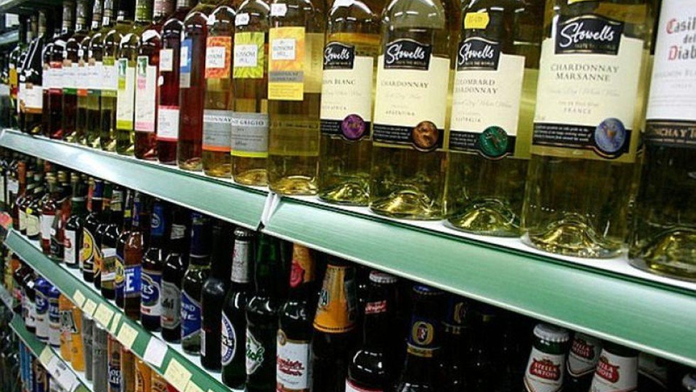 Λιανεμπόριο: Άφησαν τα αντισηπτικά και έπιασαν το... αλκοόλ οι Έλληνες