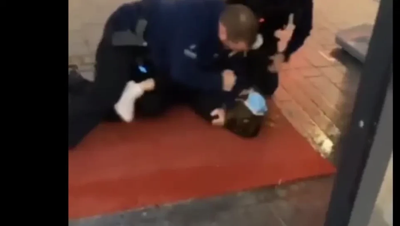 Βέλγιο: Αστυνομικοί ασκούν βία εναντίον 14χρονης