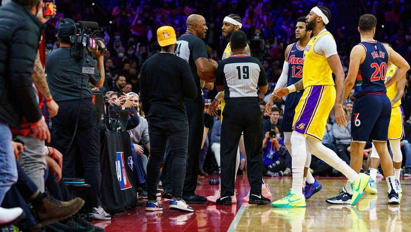 NBA: Ο Καρμέλο άνοιξε έντονο διάλογο με οπαδούς των Σίξερς