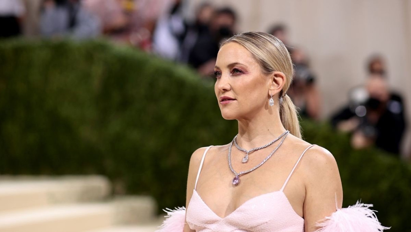 Το μυστικό ομορφιάς και νεότητας της Kate Hudson είναι… να μένει άπλυτη!