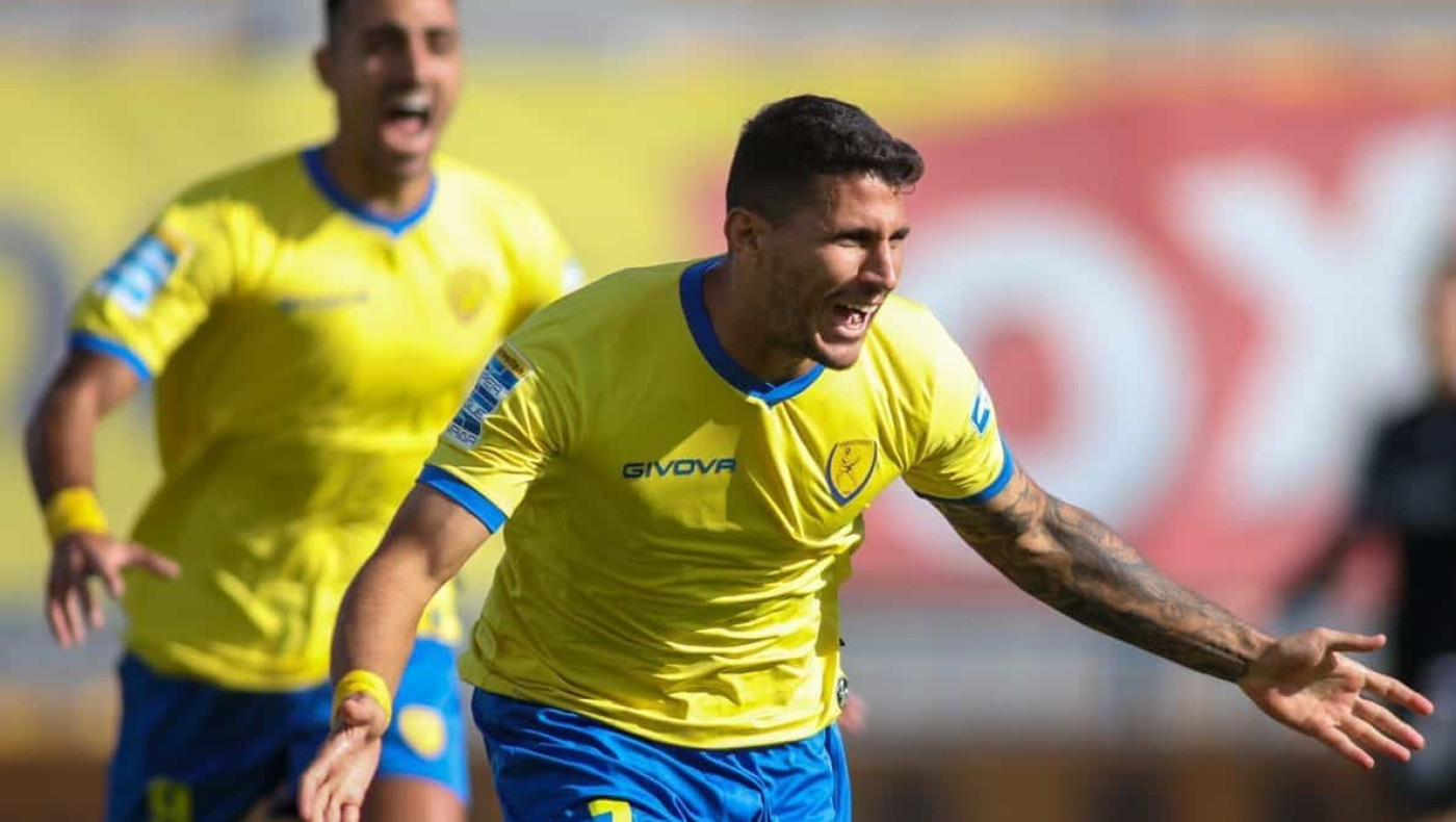 Η αναγέννηση του Νίκου Καρέλη