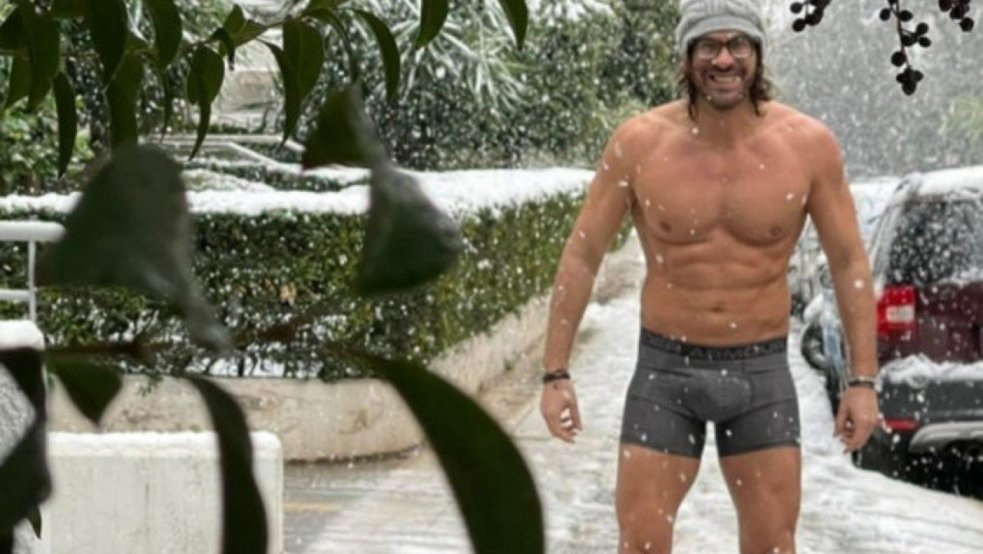 Προκαλεί τον γυναικείο πληθυσμό με το μποξεράκι του στα χιόνια ο Σπαλιάρας