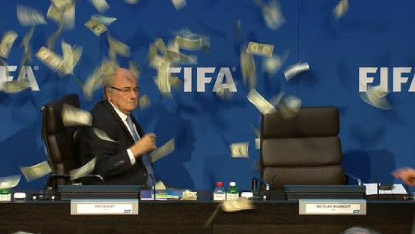 Ξεφτίλισε τον Μπλάτερ (vids)