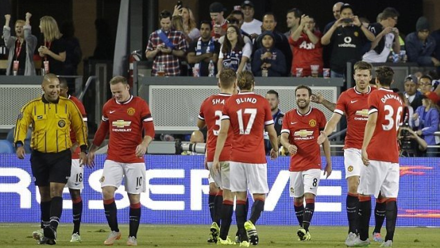 «Χτύπησε» τρεις φορές η Μάντσεστερ Γιουνάιτεντ (video)