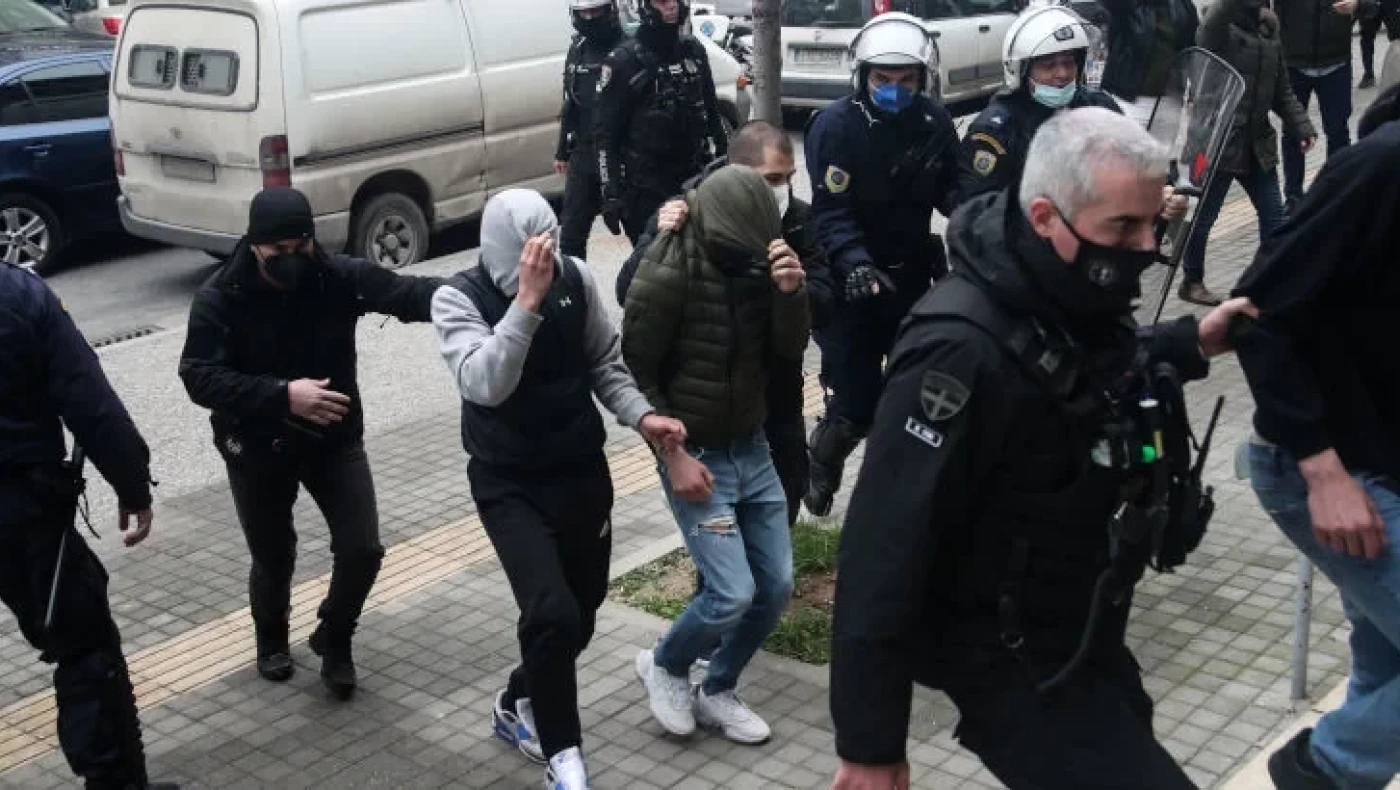 Αυτοί είναι οι 12 που συνελήφθησαν για τη δολοφονία του Άλκη Καμπανού (pics)