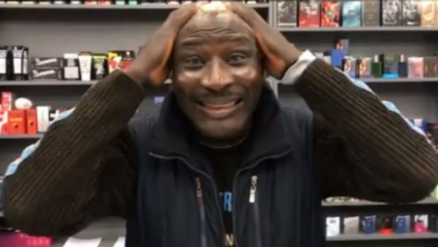 Έπος Ογκουνσότο σε διαφήμιση sex shop: «Κάντε έρωτα, όχι πόλεμο»!