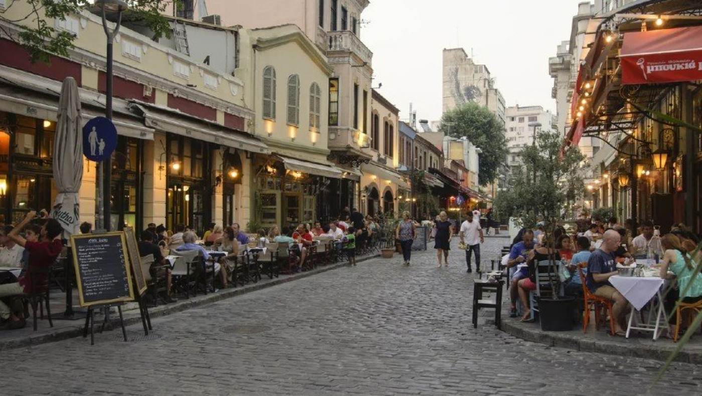 Αποθεώνει τη Θεσσαλονίκη ο Guardian για το φαγητό και το ποτό της