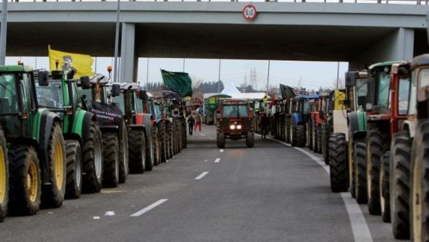 Θεσσαλονίκη: Με τα τρακτέρ στη Χαλάστρα οι αγρότες -Διαμαρτύρονται για τα διόδια