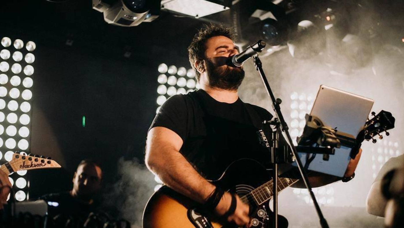 Ηλίας Καμπακάκης: Η πρώην σύζυγός του τον κατηγορεί για ξυλοδαρμό