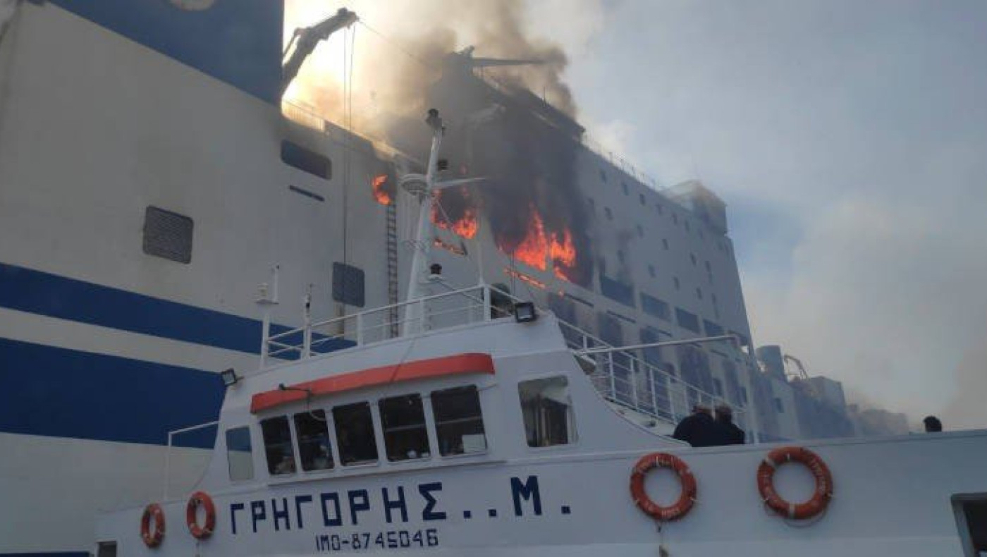 Φωτιά σε πλοίο στην Κέρκυρα: Απεγκλωβίστηκαν δύο άτομα από το γκαράζ – Ζωντανοί πέντε από τους αγνοούμενους