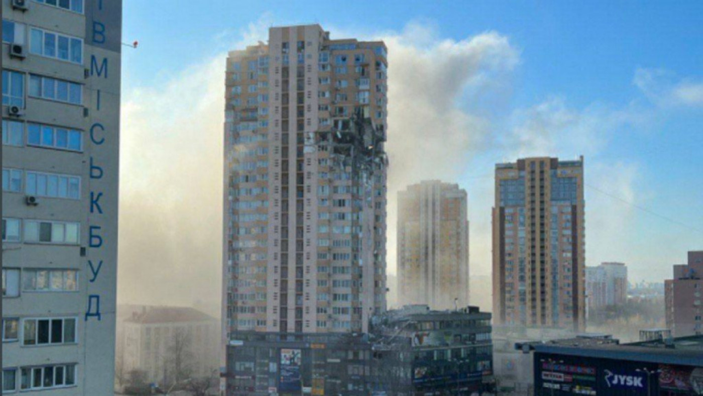 Ουκρανία - βίντεο: Ρωσικός πύραυλος χτύπησε πολυκατοικία στο Κίεβο