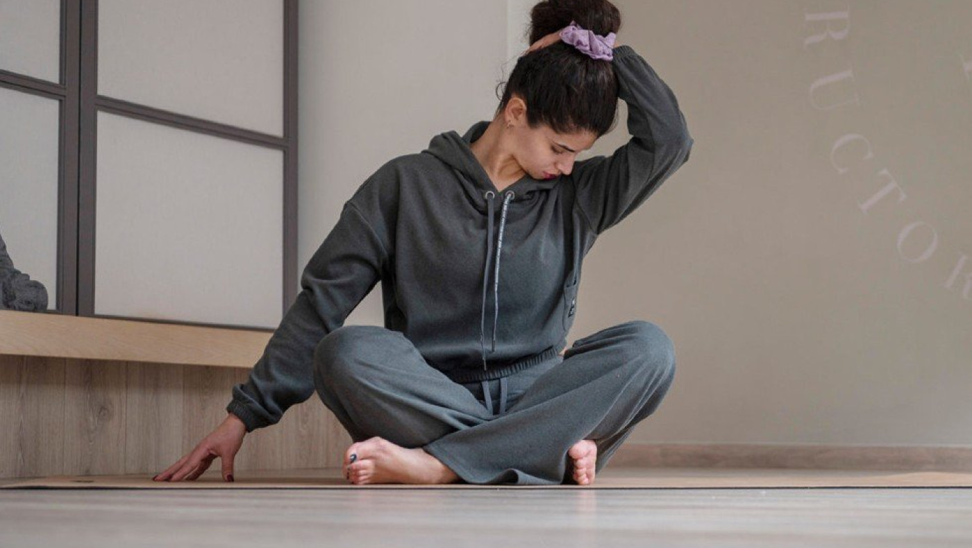 4 κινήσεις που ανακουφίζουν τους πόνους αυχένα