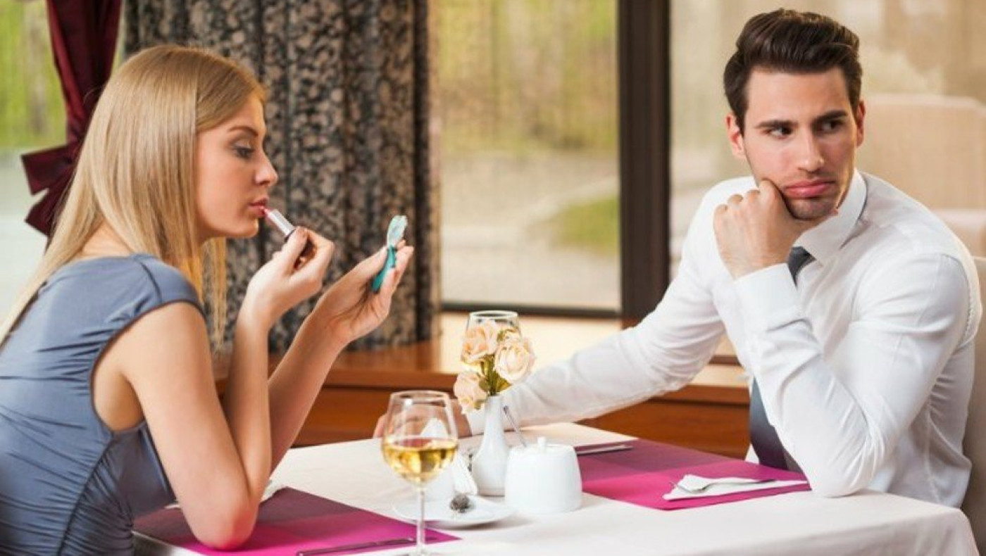 Κερδίζουμε ή χάνουμε όταν το «παίζουμε» δύσκολοι στον έρωτα;