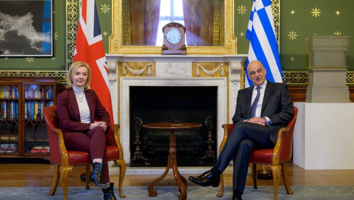 Η Βρετανίδα ΥΠΕΞ μπέρδεψε τον Νίκο Δένδια με τον... Νίκο Βέρτη!