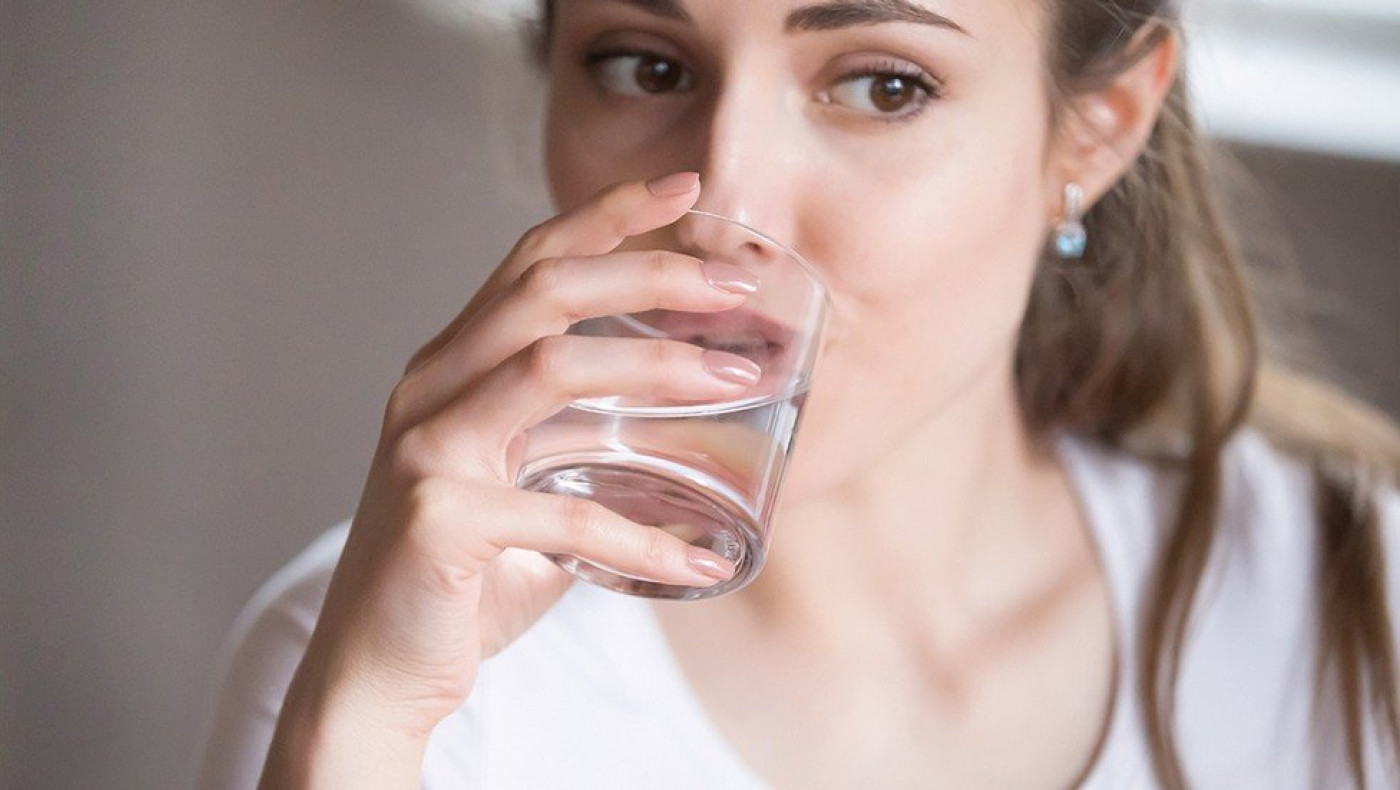 Έντερο – Δυσκοιλιότητα: Τι να πίνουμε κάθε πρωί για να λειτουργεί εύρυθμα