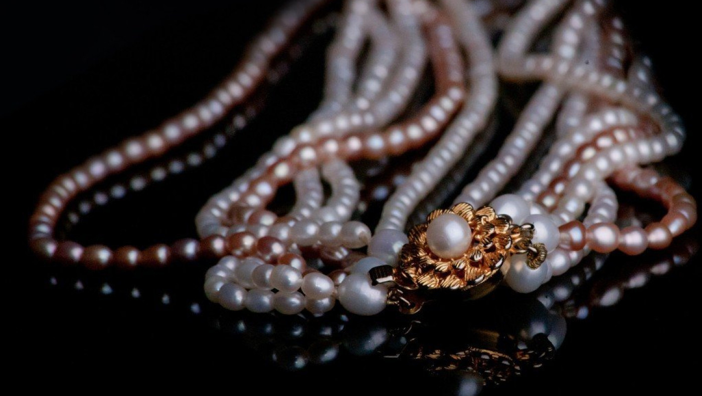 Καλαμαριά: Γυναίκες έκλεβαν κοσμήματα… αγκαλιάζοντας!