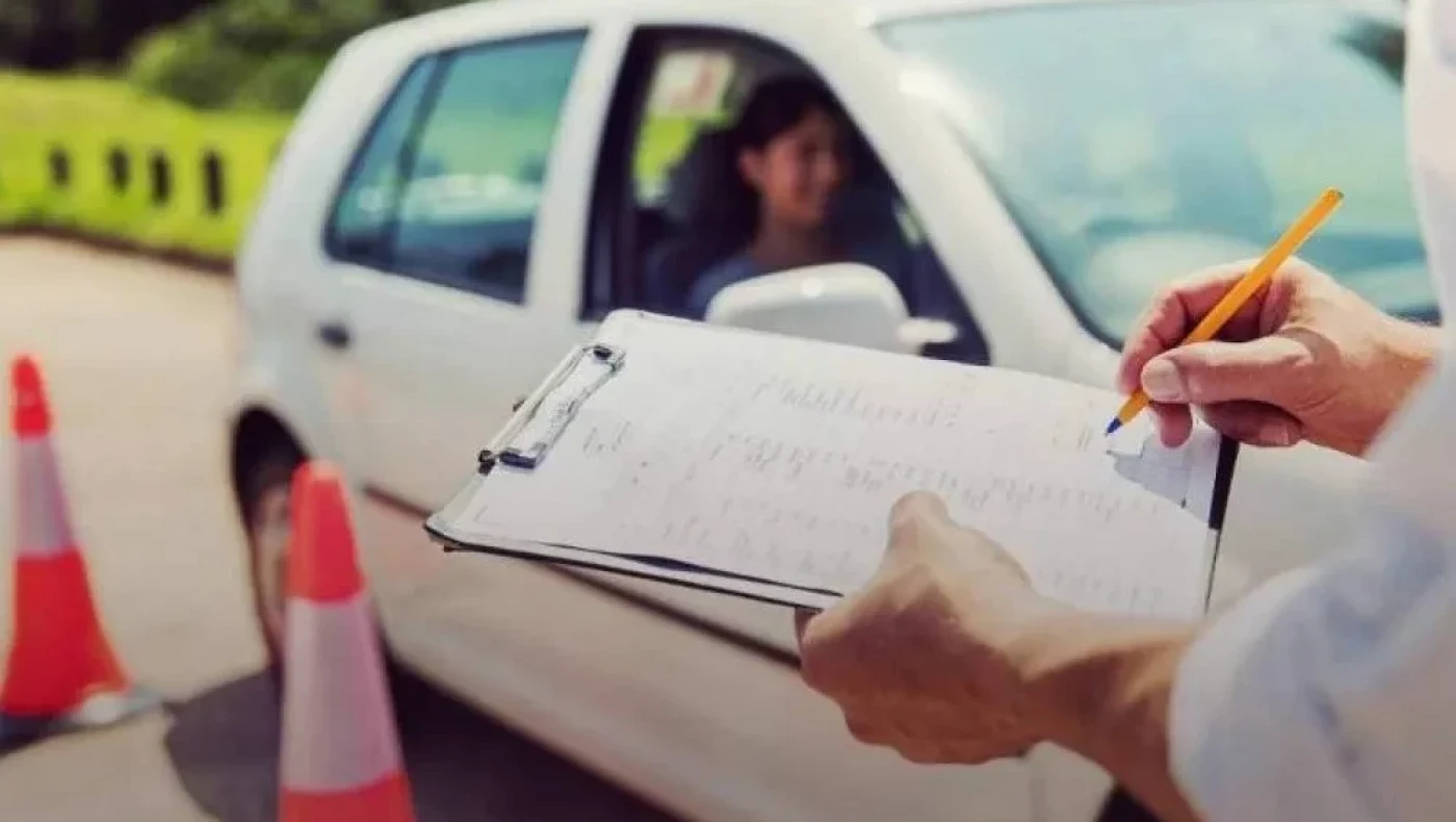 Δίπλωμα με… delivery στο σπίτι: Το κόστος; 1.600 ευρώ!