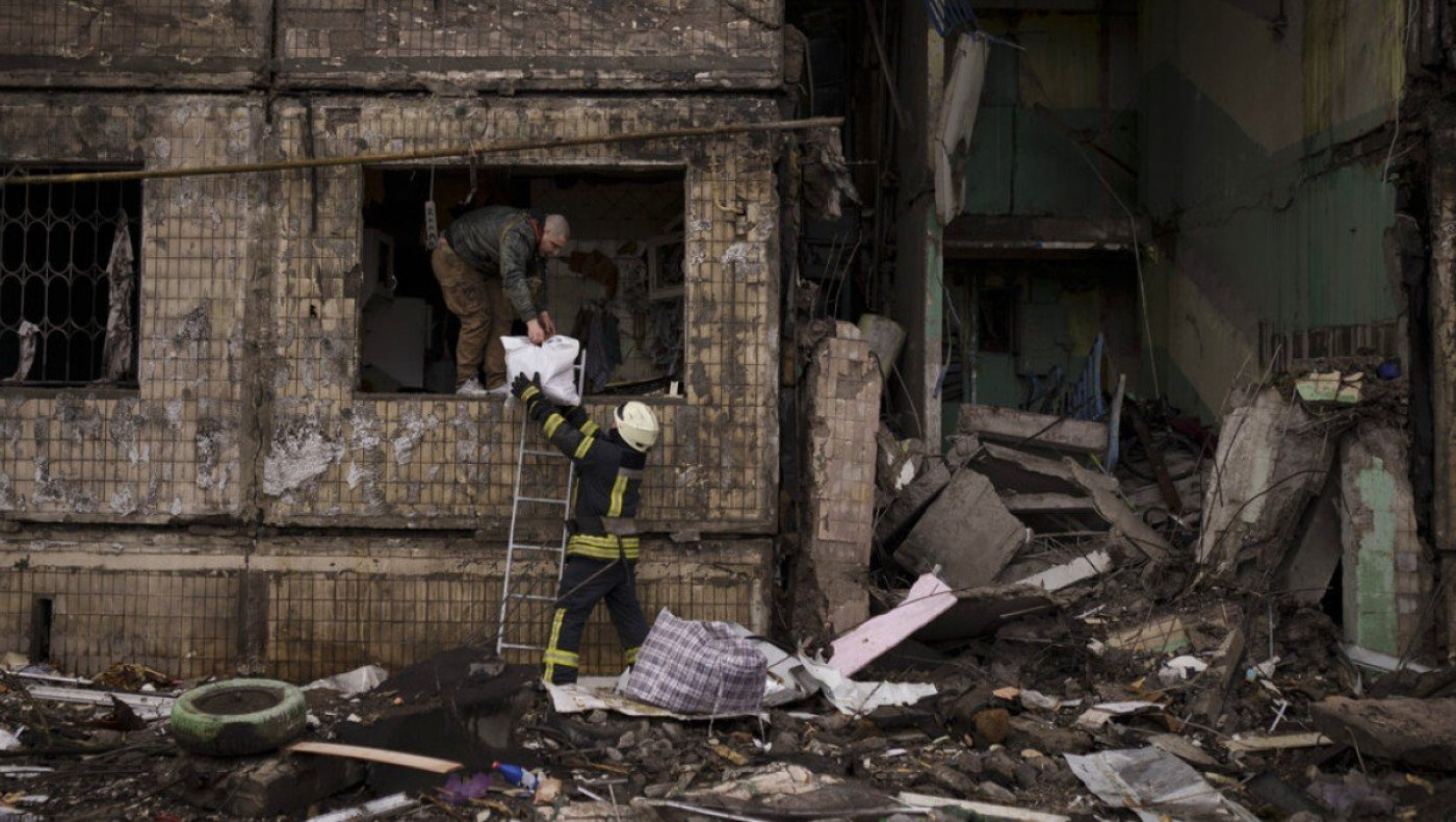 Μαρτυρική νύχτα στην Ουκρανία: «Βροχή» ρωσικών πυραύλων, διακοπές ρεύματος και...νεκροί