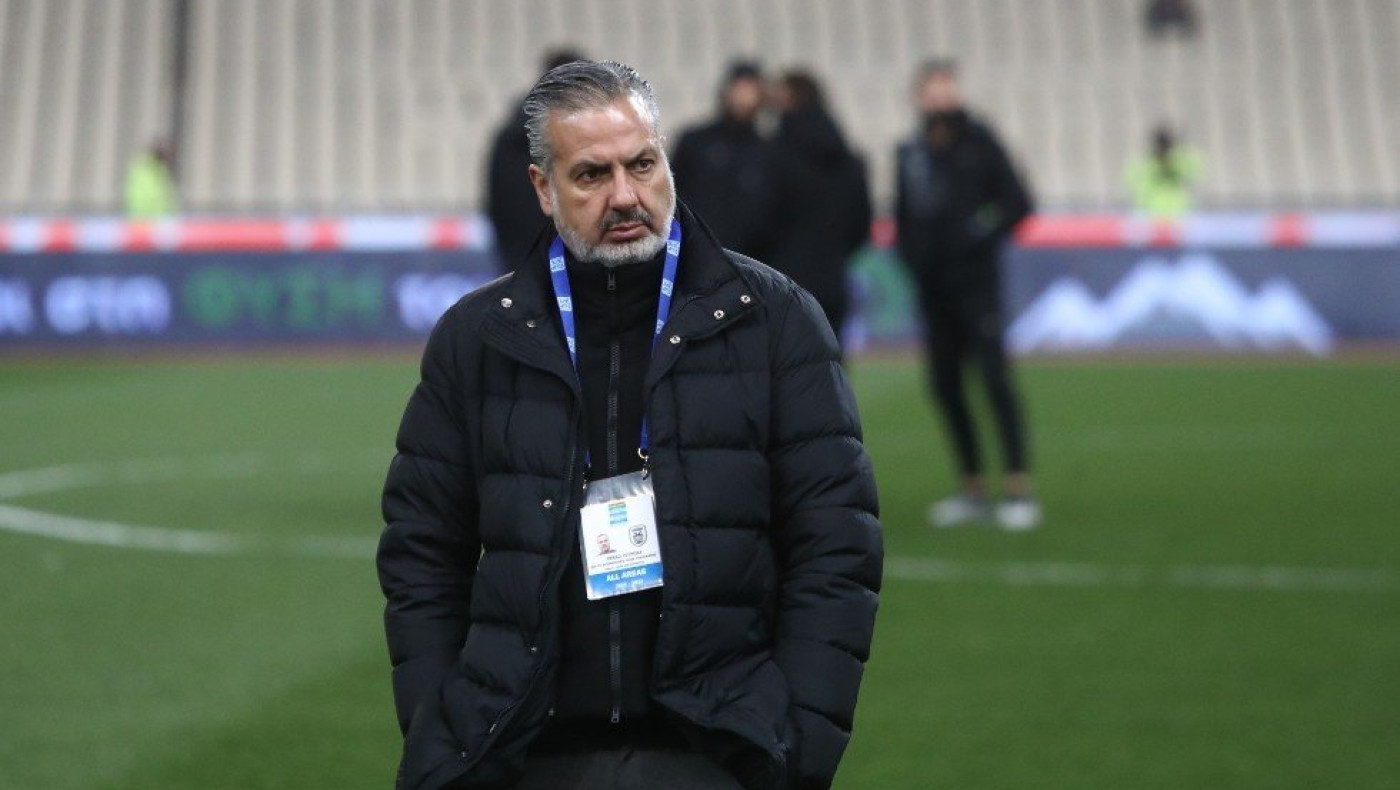 Τετ α τετ του Μπότο με τον μάνατζερ του Μπίσεσβαρ